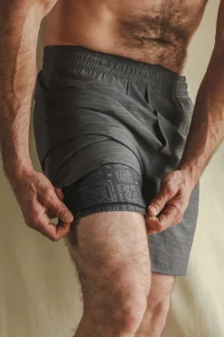 The Tribal Council - Grey Tonal Island Block Ball Hammock® 7 Inch Athletic Shorts